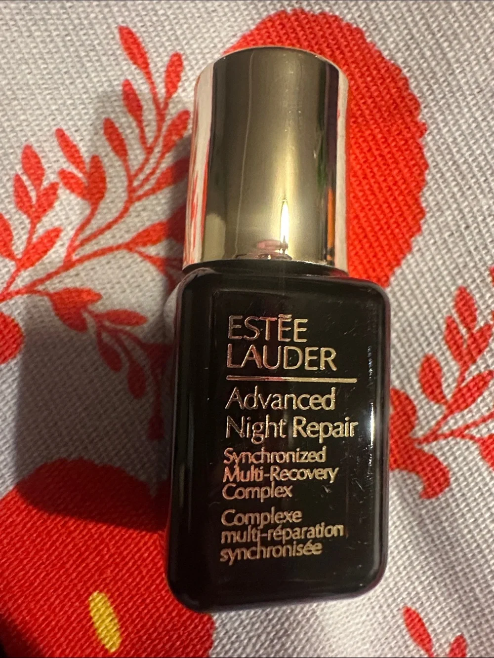 Estee Lauder navy blue, white, red skincare set - Picture 7 of 9